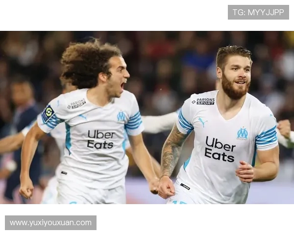 巴黎圣日耳曼对阵马赛：法甲巅峰对决，两队火力全开，谁能笑到最后