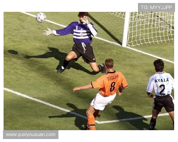 丹尼斯博格坎普的优雅足球哲学与荷兰黄金一代的艺术传承