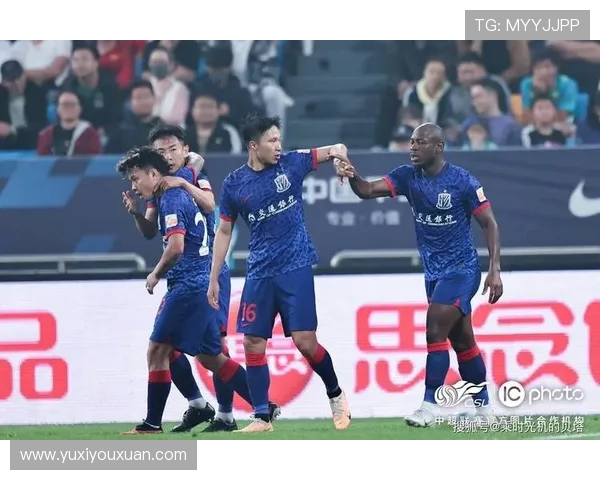 上海申花全力冲击新赛季冠军展望球队阵容升级与未来战略布局 上海申花全力冲击新赛季冠军展望球队阵容升级与未来战略布局