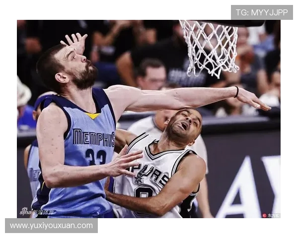 2015年马刺与灰熊激战回顾：季后赛中的经典对决与精彩瞬间分析