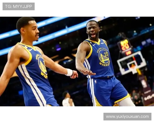 勇士队与倔金队激战11月5日赛场上演精彩对决引发球迷热议 勇士队与倔金队激战11月5日赛场上演精彩对决引发球迷热议